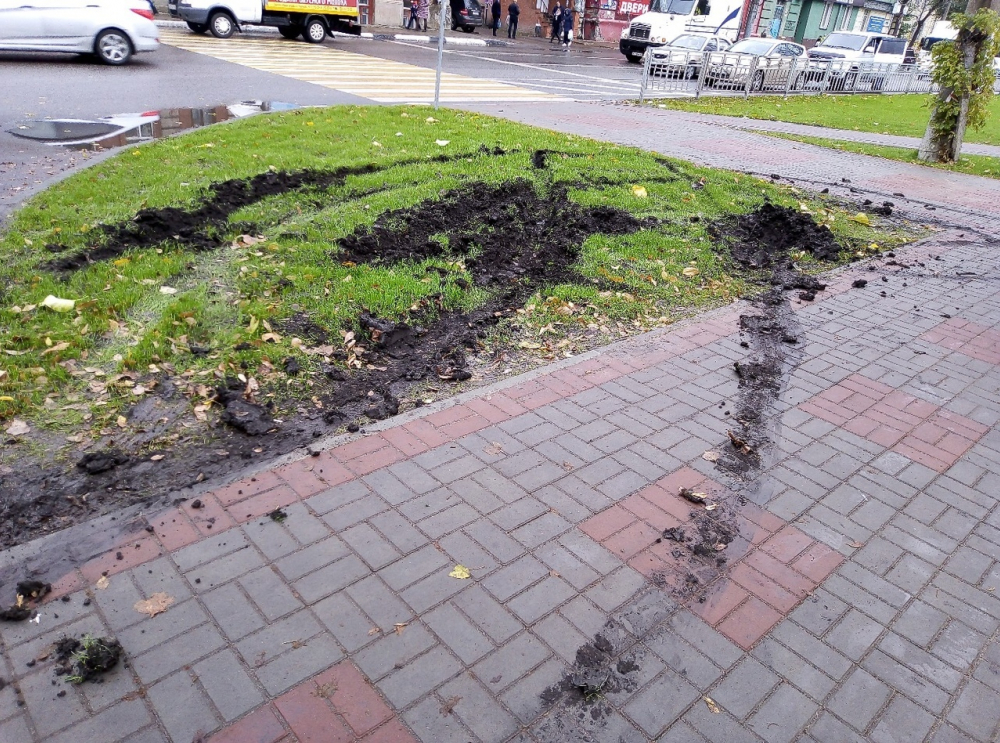 Москвич на Hyundai устроил беспредел в центре Воронежа