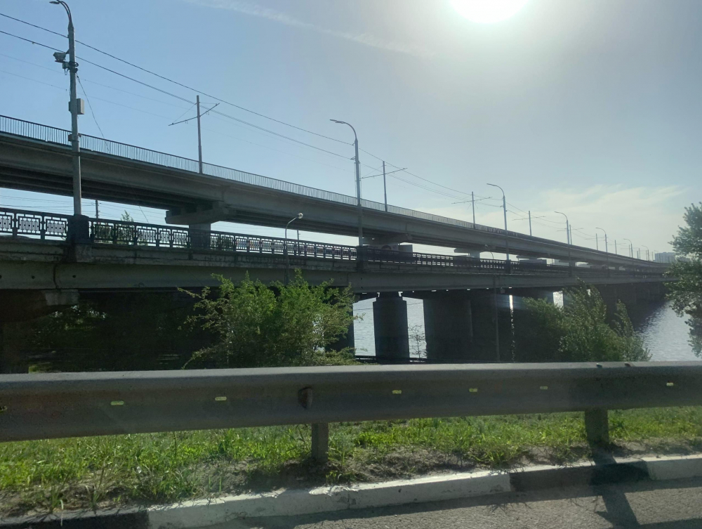 Гигантская пробка, а рядом пустая выделенка: Северный мост испытывает терпение жителей Воронежа