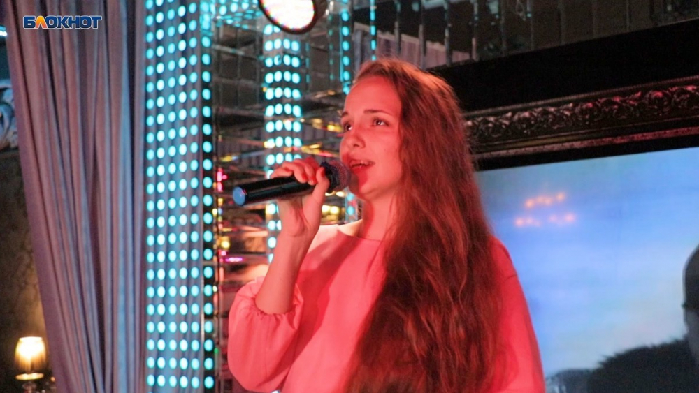 Мощным голосом отметилась Мария Сулэ в «Мисс Блокнот Воронеж-2019»
