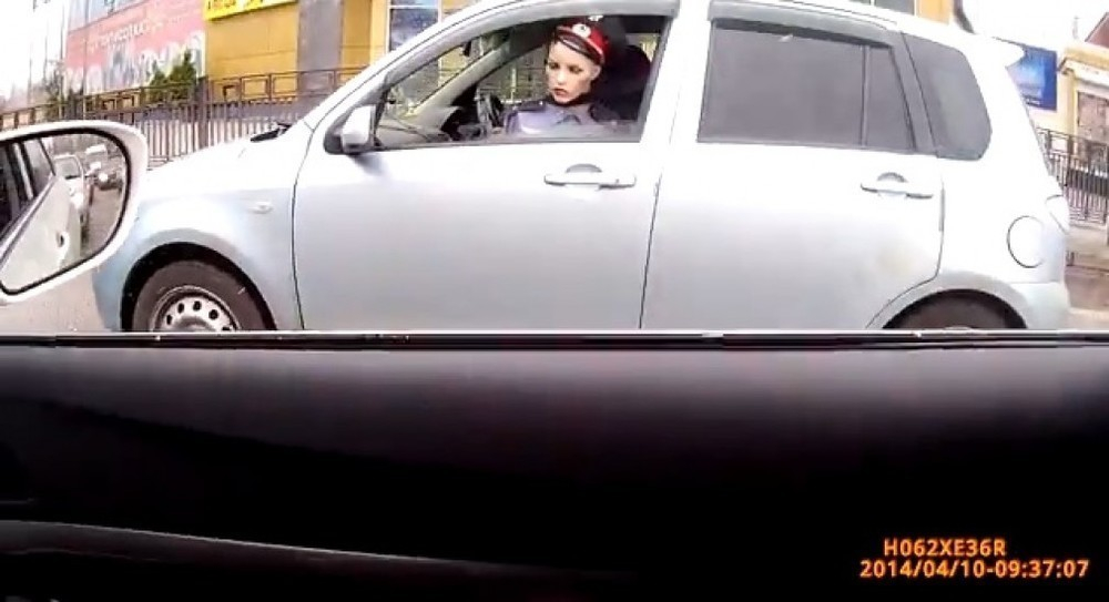В Воронеже автомобилисты возят с собой манекены полицейских (ВИДЕО)