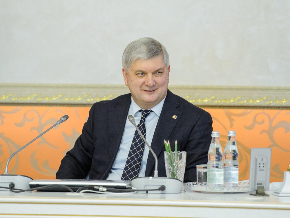 Царь хороший, бояре плохие: губернатор Гусев не поддержал депутатское повышение тарифов ЖКХ