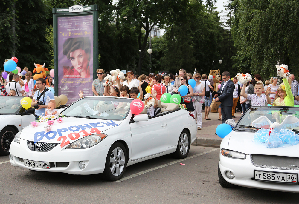 1 июня в Воронеже в Параде колясок приняли участие более 50 семей