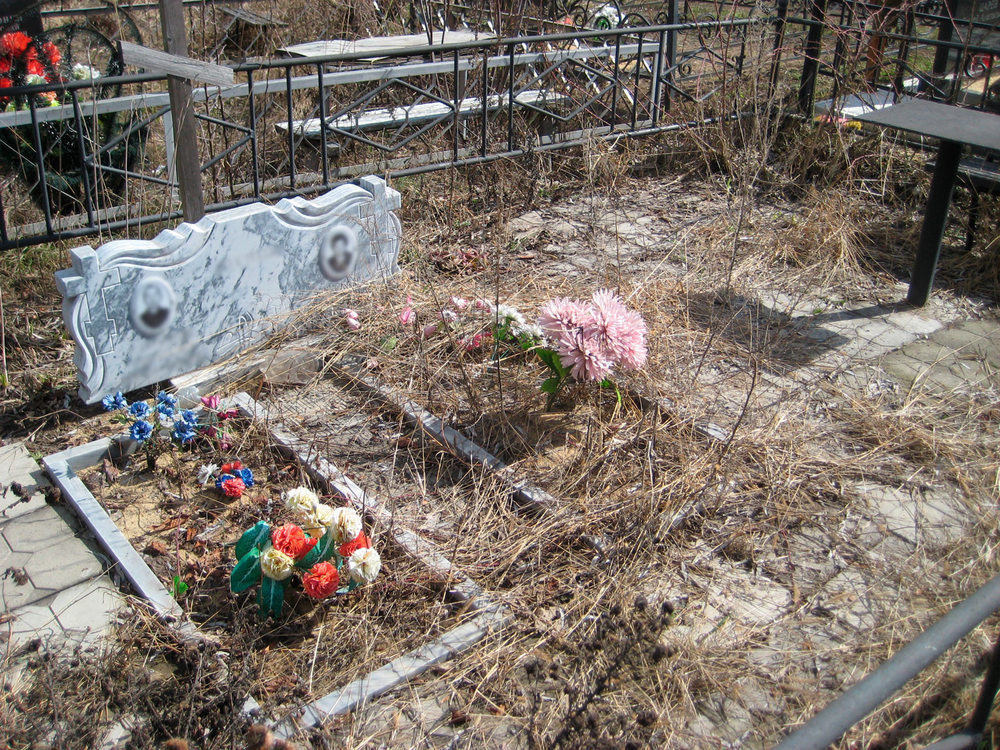 В преддверии Пасхи с воронежских кладбищ вывезли 517 КамАЗов мусора