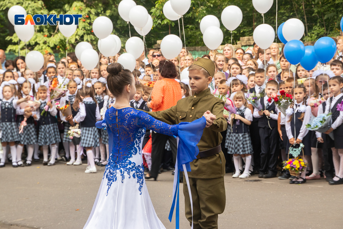 Школы воронежа отзывы родителей. Воронеже школа 3 год 2021. Школа 69 Воронеж учителя. Школа 93 Воронеж 2021 год. Директор школы 72 Воронеж.