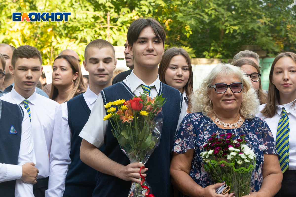 Школы воронежа отзывы родителей. Шестаковская школа Воронежской области фото учеников. Как выглядят ученики Церковище.