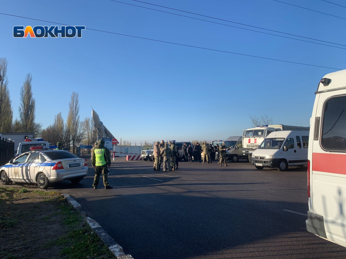 Стрельба в воронеже. Расстрел в части Воронеж. Балтимор аэродром Воронеж происшествие. Происшествие в Воронеже сегодня стрельба в воинской части.