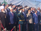 Воронежский губернатор, чиновники и митрополит встали в центре Парада вместо ветеранов