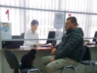 Воронежцы заметили сосредоточенного кота, «получающего» услуги МФЦ