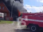 Жилой дом вспыхнул под Воронежем – опубликовано видео