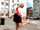 Ангелина Мельникова попрощалась со школой в Воронеже в игривой позе 