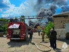 Мощный пожар на складе в Придонском тушили 24 воронежских спасателя