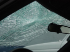 Житель Воронежа преподал "урок парковки" автохаму и разбил лобовое стекло