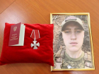 «Он проявил настоящую отвагу»: семье 19-летнего воронежского добровольца передали орден Мужества 