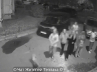 Юные разбойники закидали камеру видеонаблюдения в Воронеже