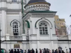 Верующие выстроились в громадную очередь к Поясу Богородицы в Воронеже