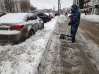 Снежную ловушку устроили коммунальщики на платной парковке в Воронеже