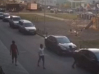 Разгром припаркованных автомобилей в Воронеже попал на видео