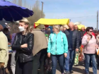 Полное бесстрашие перед коронавирусом сняли на рынке в Воронеже