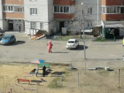 Потешную защиту от коронавируса запечатлели во дворе Воронежа