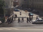 Огромную колонну воронежских пограничников на проспекте Революции сняли на видео 