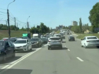 Автомобилисты застряли в жесткой пробке из-за упавшего дерева в Воронеже