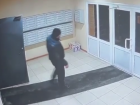  «Сидел на кровати»: незнакомец посреди ночи зашел в чужую квартиру в воронежском ЖК