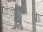 «Полез в приямок, как собака сутулая» – таинственный бомж кошмарит жильцов дома в центре Воронежа