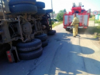 В Воронежской области на берегу Битюга перевернулся грузовик