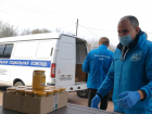 Воронежские пчеловоды осчастливили одиноких пенсионеров банками меда