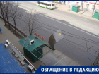 Сильный ветер снес крышу на остановке в Воронеже