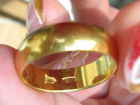 Воронежская хуторянка купила внучке кольцо из цветного металла за 8 тыс рублей