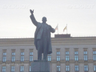 На общегородском субботнике в Воронеже коммунисты хотят «вылизать» памятник Ленину