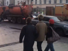 Машины для прочистки ливневок бросили на борьбу с затопленными улицами в Воронеже