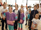 «Когда дети улыбаются – улыбаемся и мы»: как прошла благотворительная спартакиада для беженцев в Нововоронеже