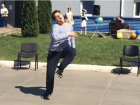 Сумасшедшие танцы устроил неотразимый толстячок из стройотряда на Нововоронежской АЭС       