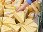 На прилавки воронежских магазинов завезли более тонны опасного сыра