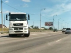 Как слон в посудной лавке: грузовик жестко наплевал на дорожные правила в Воронеже