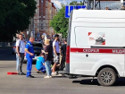 Курьер на электросамокате врезался в легковушку на перекрестке в центре Воронежа