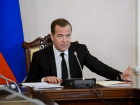 Визит премьер-министра Медведева поднял акции губернатора Гусева