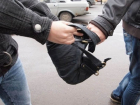 В Воронеже двое грабителей избивали прохожих, попросив прикурить