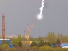 Попадание молнии в подъемный кран попало на видео в Воронеже 