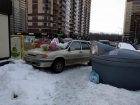 Воронежец поплатился мусором на машине, когда ее по-хамски припарковал