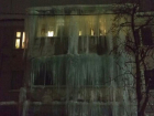 Сосульки превратили дом под Воронежем во «дворец Снежной королевы»