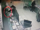 Крупная кража на полмиллиона рублей в ювелирном магазине Воронеже попала на видео