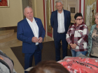 Воронежские депутаты доставили гуманитарку белгородцам и курянам