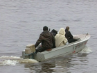 В Воронежской области около затопленного моста организовали лодочную переправу
