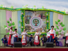 Более 2000 тысяч воронежцев приняли участие в фольклорном фестивале «Цветущая яблоня» 
