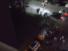 Массовую «утечку» подростков сняли на видео в центре Воронежа