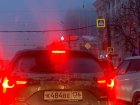 Неработающий светофор парализовал перекресток в обледеневшем Воронеже