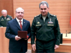 Министр обороны Сергей Шойгу наградил воронежского депутата Госдумы Сергея Гаврилова медалью участника военной операции в Сирии